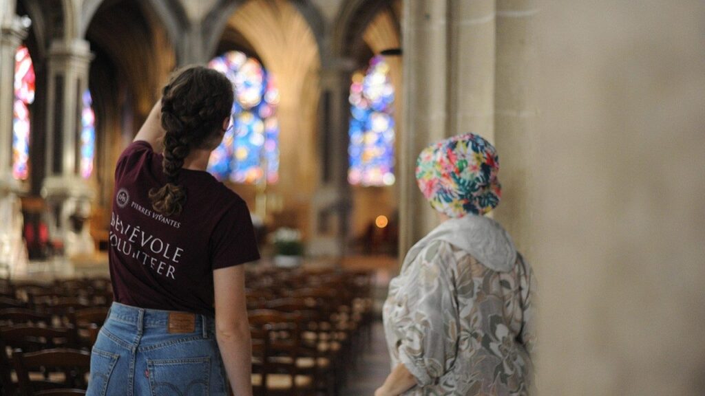 I giovani parigini: il Papa all’Unesco per affermare i valori spirituali dell’arte I giovani parigini: il Papa all’Unesco per affermare i valori spirituali dell’arte