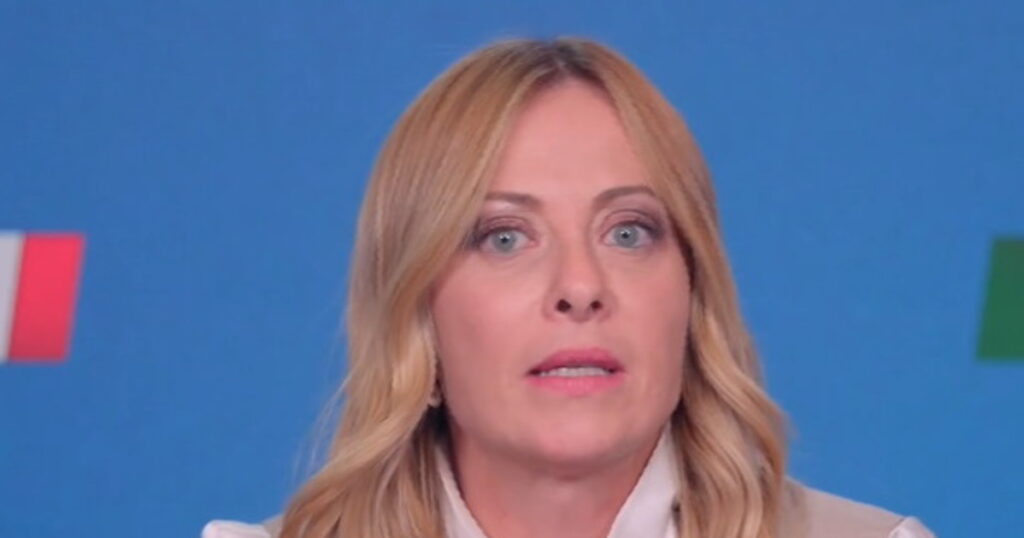 Giorgia Meloni smonta Pd e 5 Stelle: “Da loro non mi sorprende, ecco l’ultima proposta di Conte” Giorgia Meloni smonta Pd e 5 Stelle: "Da loro non mi sorprende, ecco l'ultima proposta di Conte"