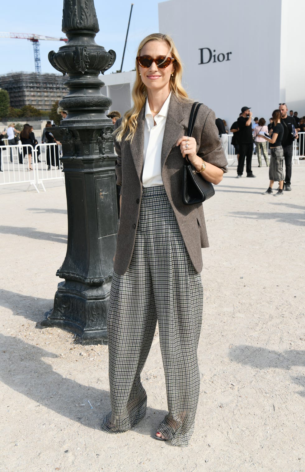 Il pantaloni a quadretti fluido di Beatrice Borromeo il pantaloni a quadretti fluido di beatrice borromeo