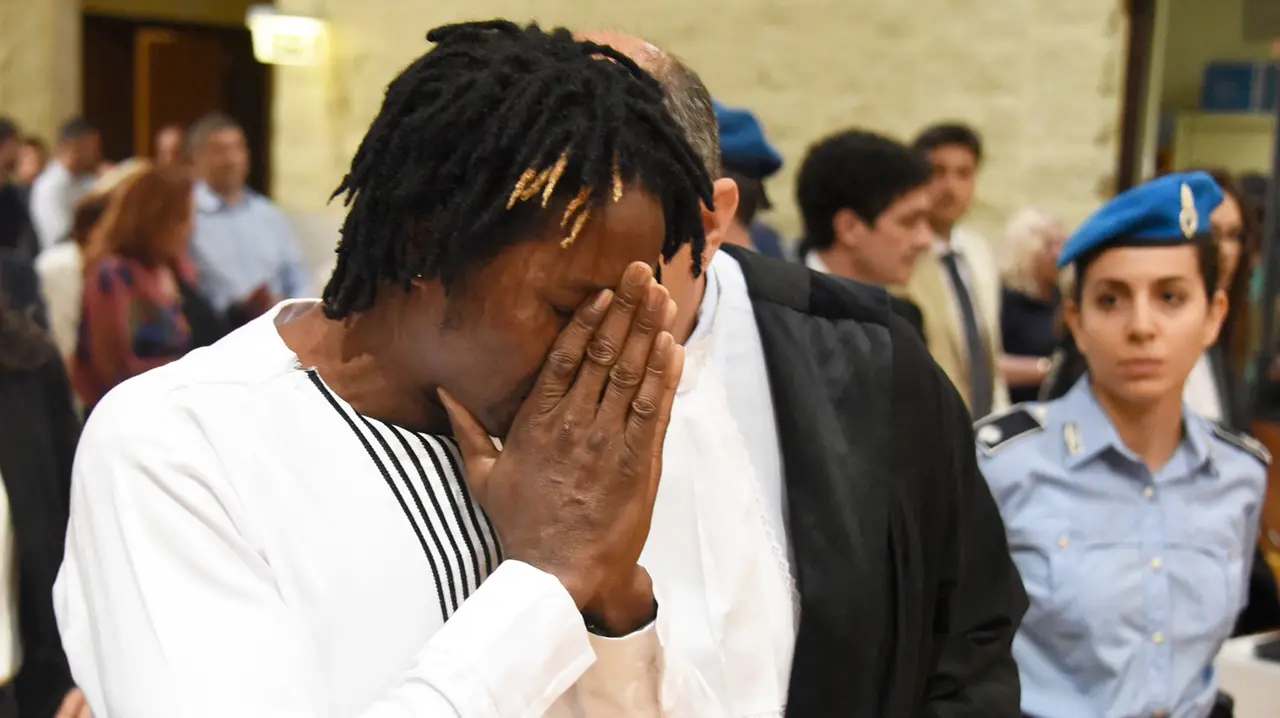 Le lacrime di Dassilva al momento dell'assoluzione