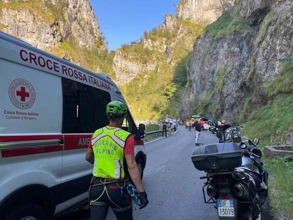 Soccorsi agli Orridi Taleggio, cade con la moto e precipita per 10 metri: muore giovane 19enne agli Orridi - Foto e video