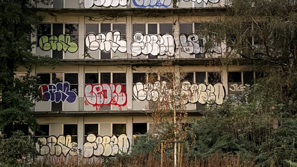Atti vandalici all’ex Centro civico di viale Ungheria: la denuncia di Fratelli d’Italia Atti vandalici all'ex Centro civico di viale Ungheria: la denuncia di Fratelli d’Italia