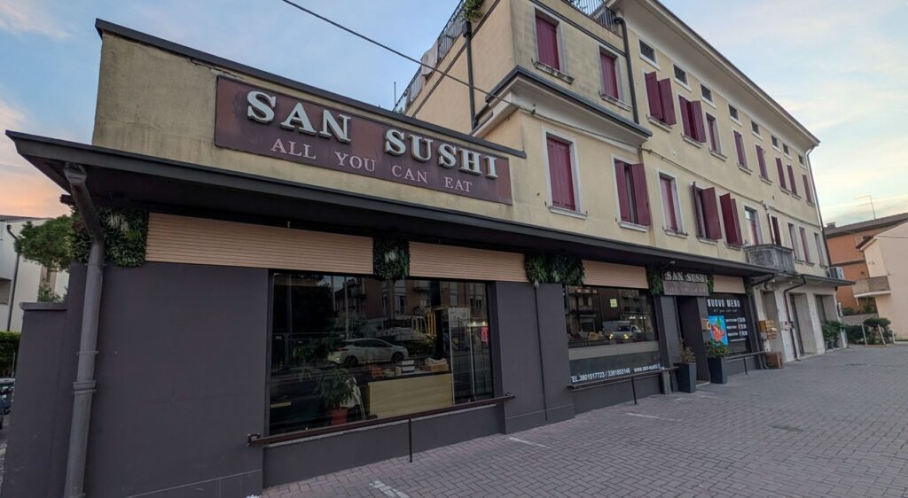 Scarafaggi ed escrementi di topo in cucina e sul bancone, alimenti scaduti e telecamere non autorizzate: chiuso il San Sushi Scarafaggi ed escrementi di topo in cucina e sul bancone, alimenti scaduti e telecamere non autorizzate: chiuso il San Sushi