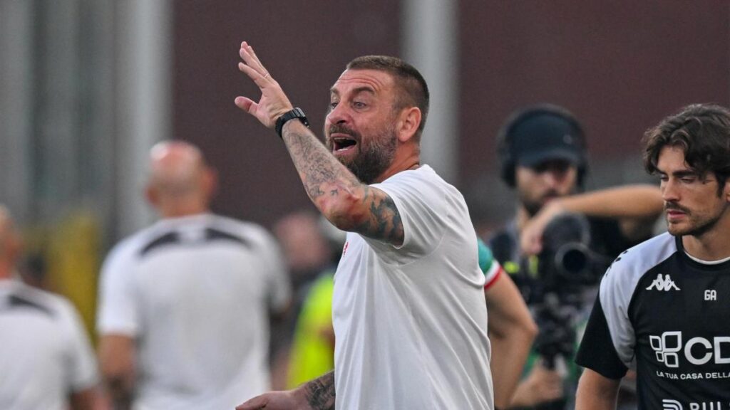 Amichevole Rapid Bucarest-Genoa 2-0, Colombo si fa male: fischi dei tifosi rossoblu Amichevole Rapid Bucarest-Genoa 2-0, Colombo si fa male: fischi dei tifosi rossoblu