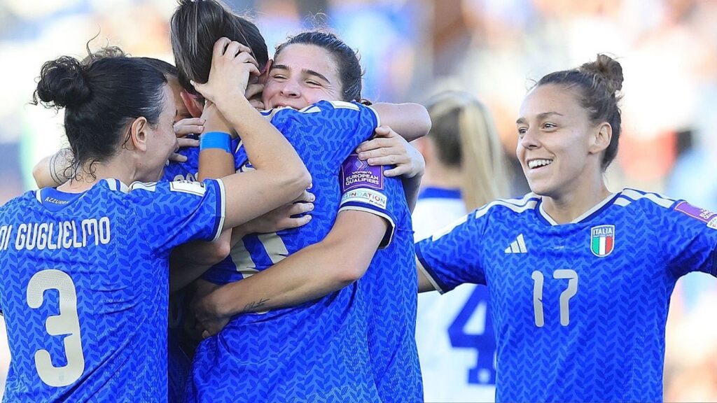 Italia femminile, riparte la corsa al Mondiale: le calciatrici convocate per i playoff Italia femminile, riparte la corsa al Mondiale: le calciatrici convocate per i playoff