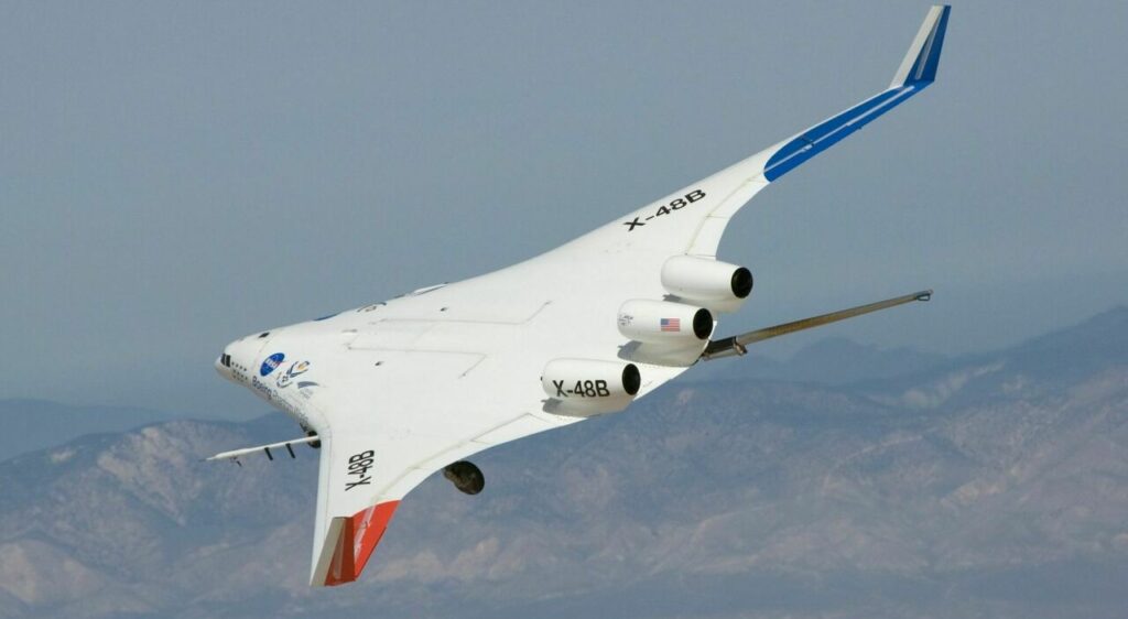 Cina, in arrivo il nuovo “aereo gigante” (con apertura alare di 85 metri): trasporterà fino a 800 passeggeri a 987 km/h Cina, in arrivo il nuovo “aereo gigante”: trasporterà fino ad 800 passeggeri ad una velocità di crociera di circa 987 km/h