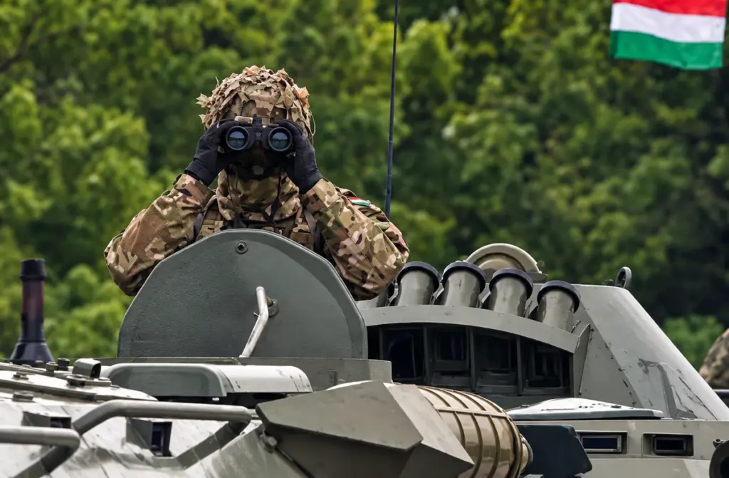 Romulusz Rusin-Szendi sporge denuncia per BTR venduti alla Serbia foto dell