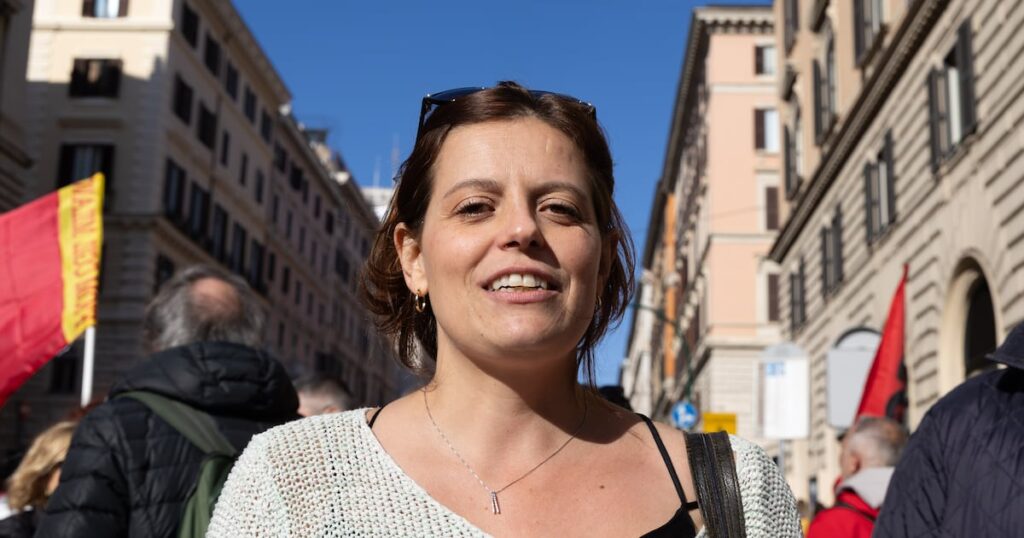 Da europarlamentare ad attivista: Ilaria Salis lancia la raccolta firme per Maja T. – il Giornale Da europarlamentare ad attivista: Ilaria Salis lancia la raccolta firme per Maja T. – il Giornale