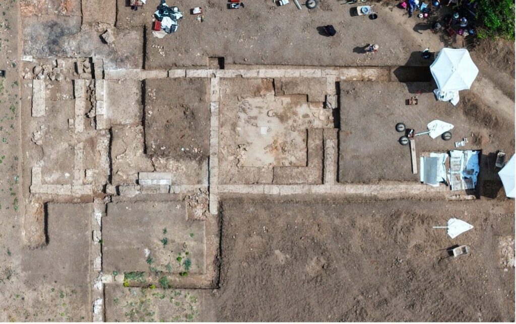 Scoperta in Grecia la scuola dove Aristotele avrebbe educato Alessandro Magno oltre 2.300 anni fa Scoperta in Grecia la scuola dove Aristotele avrebbe educato Alessandro Magno oltre 2.300 anni fa