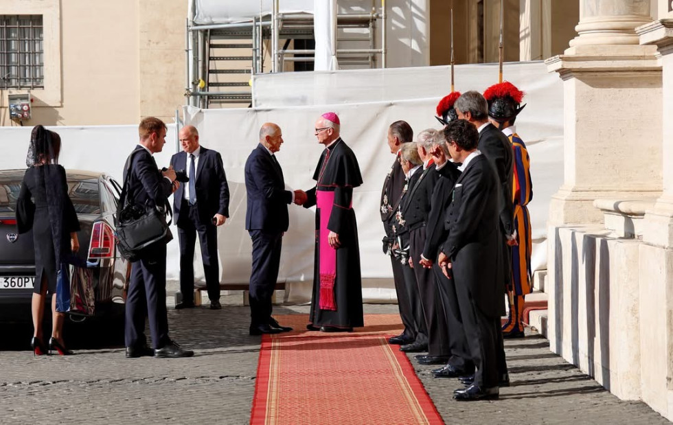 Il Primo Ministro Janša a Papa Leone XIV: la Slovenia e la Santa Sede sono legate da forti relazioni e cooperazione Il Primo Ministro Janša a Papa Leone XIV: la Slovenia e la Santa Sede sono legate da forti relazioni e cooperazione
