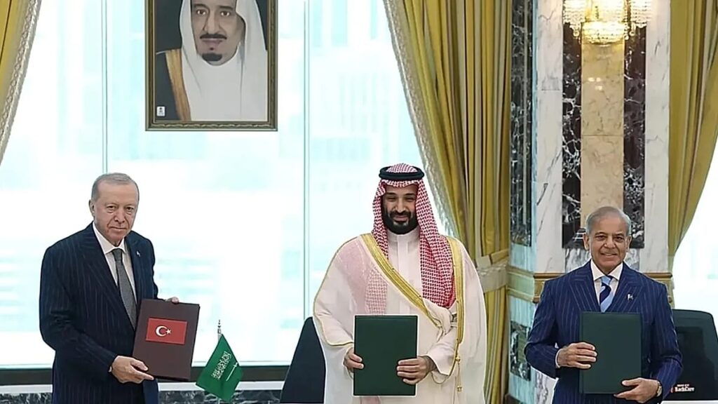 Turchia e Pakistan inviano truppe in Arabia Saudita sulla base del Patto della Mecca per una difesa congiunta Turchia e Pakistan inviano truppe in Arabia Saudita sulla base del Patto della Mecca per una difesa congiunta