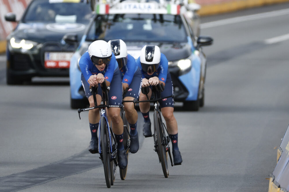 LIVE Ciclismo, Team Relay Europei 2026 in DIRETTA: argento per l’Italia! I campioni del mondo si inchinano alla Francia Italia team relay ciclismo