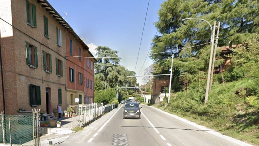 Auto contro ciclisti in via Toscana: 35enne in gravi condizioni Auto contro ciclisti in via Toscana: 35enne in gravi condizioni