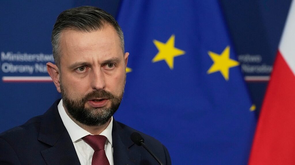 “L’Europa deve passare a una produzione bellica” dice il ministro della Difesa polacco "L'Europa deve passare a una produzione bellica" dice il ministro della Difesa polacco