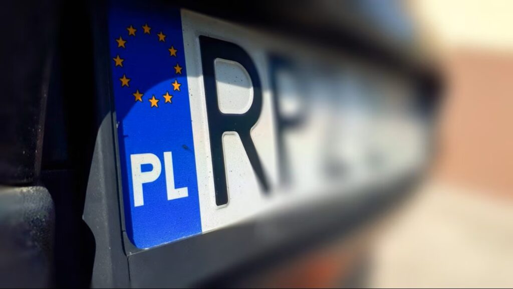 Le auto con targa polacca per risparmiare sull’assicurazione: 60 mila veicoli a rischio auto targa polonia truffa assicurazione risparmio
