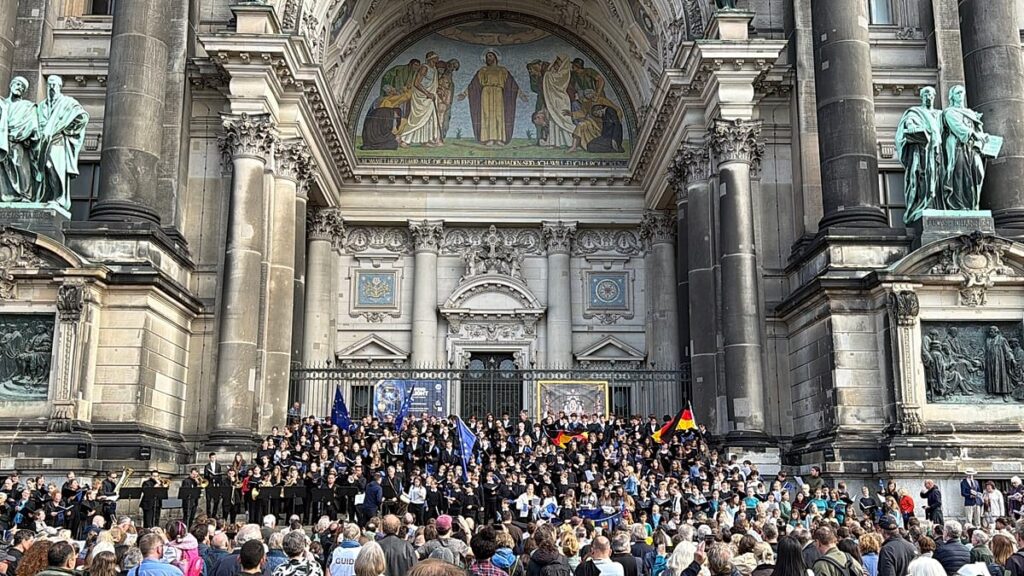 Intesa musicale tra i giovani di Grecia e Germania per celebrare la Giornata dell’Unità tedesca