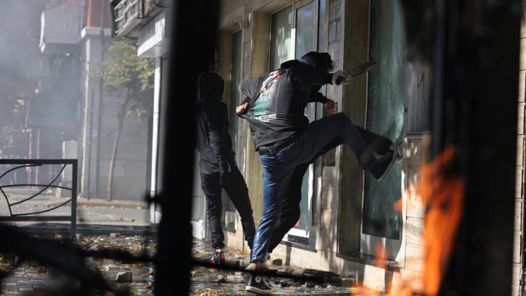Albania, la protesta degli studenti degenera in scontri