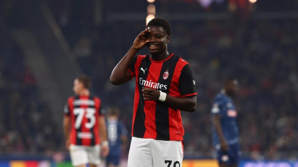 Milan, Cisse riscrive la storia: tripletta a 19 anni, battuto anche il record di Del Piero Milan, Cisse riscrive la storia: tripletta a 19 anni, battuto anche il record di Del Piero