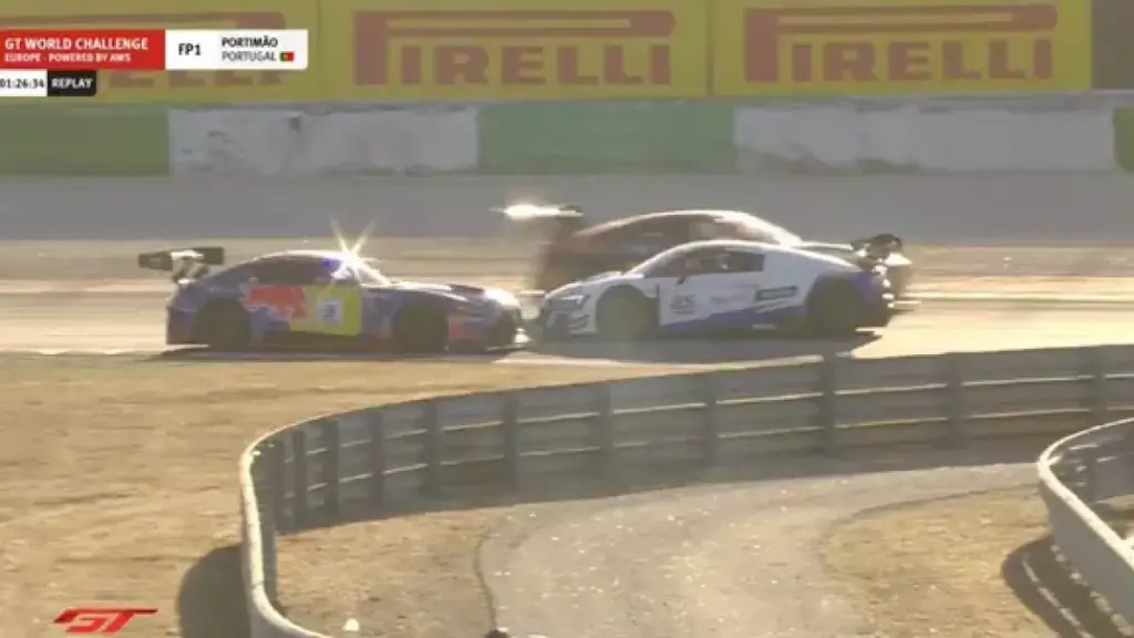Verstappen sfida Valentino in GT3, ma fa subito un incidente Verstappen sfida Valentino in GT3, ma fa subito un incidente