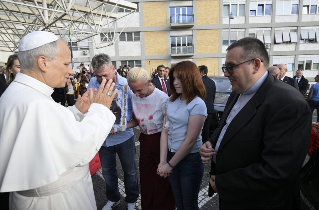 Il saluto del Papa a Varvara, tredicenne ucraina guarita da un tumore