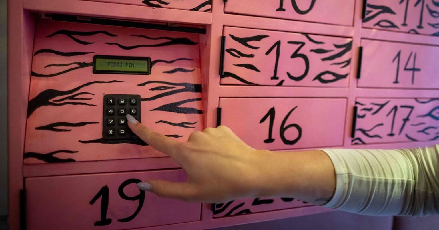 Abortomat a Varsavia: il locker per le pillole abortive Il boom della palestre per sole donne racconta molto più del fitness Vogliamo ambienti di allenamento più sicuri