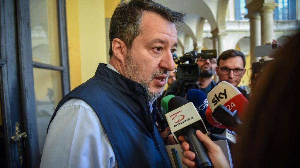 Sale l’allerta scontri a Milano, Salvini: “500 parà armati pronti a intervenire”. Crosetto: “Non possono usare taser o spray urticante”