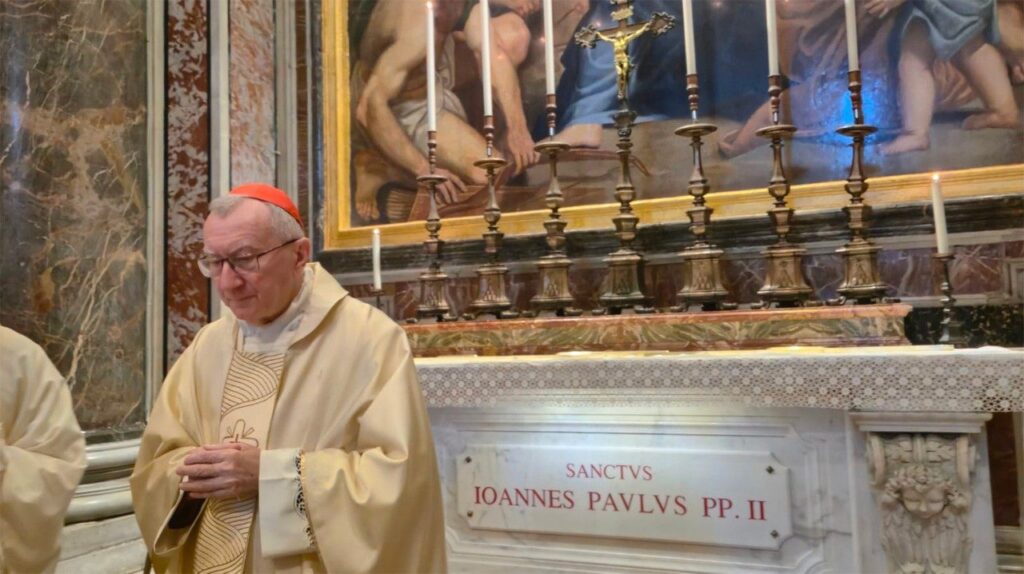 Parolin: chiediamo il dono della pace per intercessione di Giovanni Paolo II