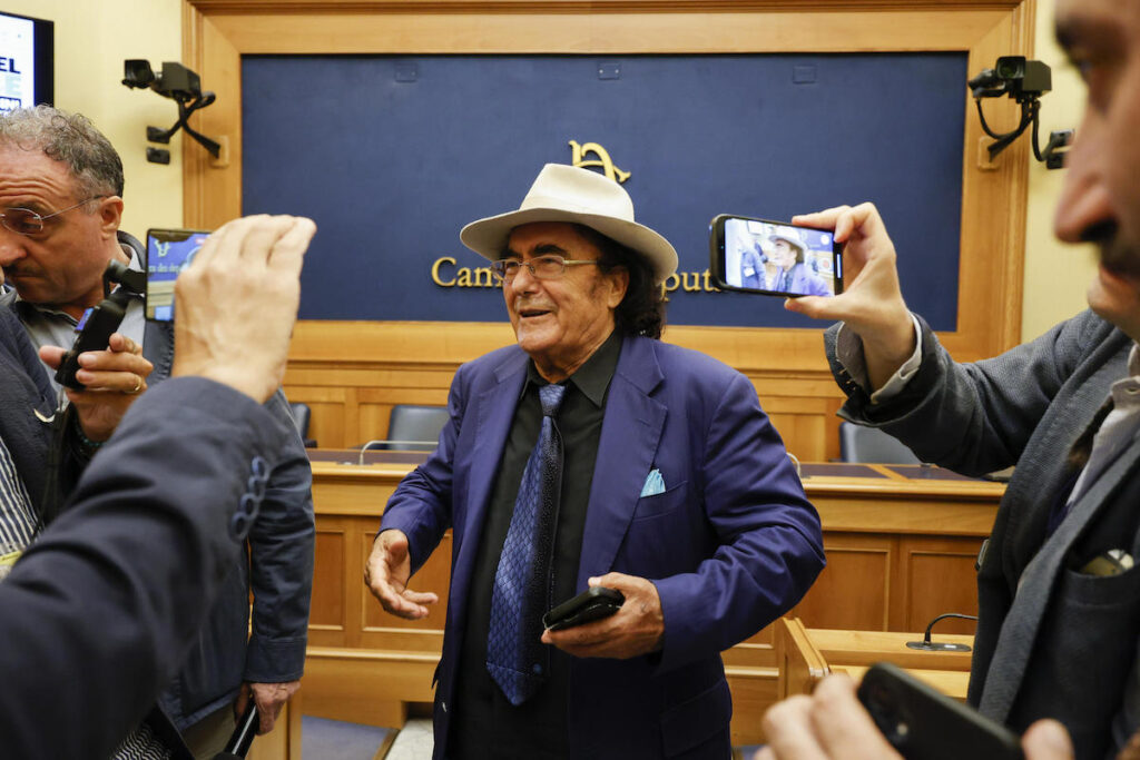 Il consiglio della russa Zakharova: «Meloni ascolti Al Bano». Lui: «Pronto a fare da ponte» al bano