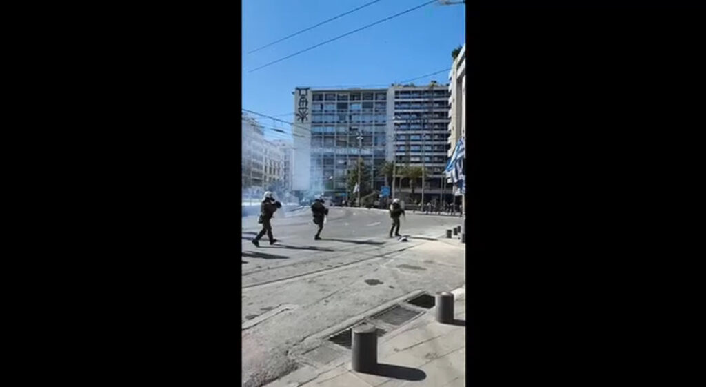 Grecia, la scuola scende in piazza: sciopero in oltre 50 città, studenti accampati ad Atene