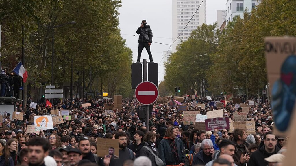 Proteste in tutta Europa: dalla Francia all’Albania all’Italia, passando per Spagna e Portogallo Proteste in tutta Europa: dalla Francia all'Albania all'Italia, passando per Spagna e Portogallo