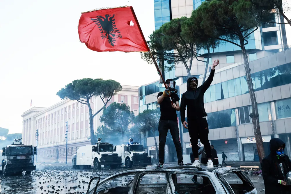 Dall’Albania all’Italia, passando per la Serbia: la Gen Z affolla le piazze d’Europa. Della Porta: “I giovani manifestano perché la crisi è l’unica condizione che conoscono” – L’intervista Dall'Albania all'Italia, passando per la Serbia: la Gen Z affolla le piazze d'Europa. Della Porta: "I giovani manifestano perché la crisi è l’unica condizione che conoscono" - L'intervista