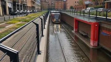 I binari nel canale e gli altri ‘meme’. Il dibattito social sul tram divide i bolognesi