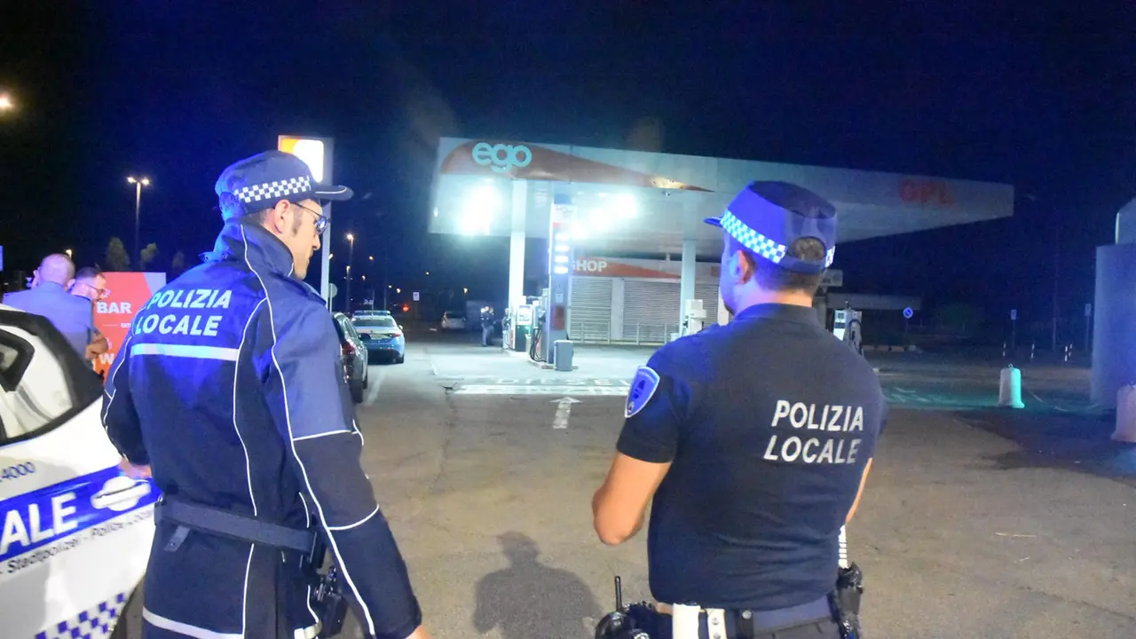 Il distributore in via Martiri di Cervarolo a Due Maestà dove è avvenuta l'aggressione