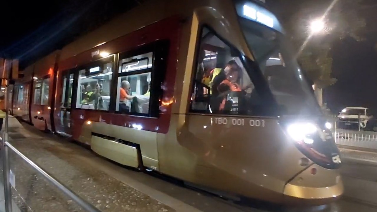 Il tram arriverà in centro in 1 mese, il programma dei collaudi: arriva in città il terzo mezzo
